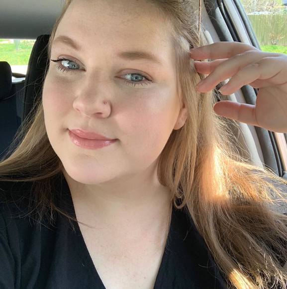 Meet your Posher, Juliana - Picture 1 of 1